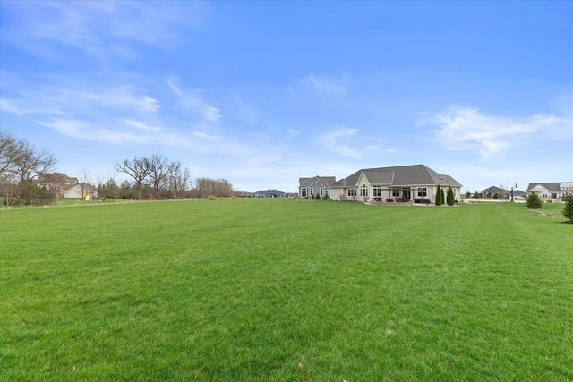 W279N8379 Hunter COURT, Hartland, WI 53029