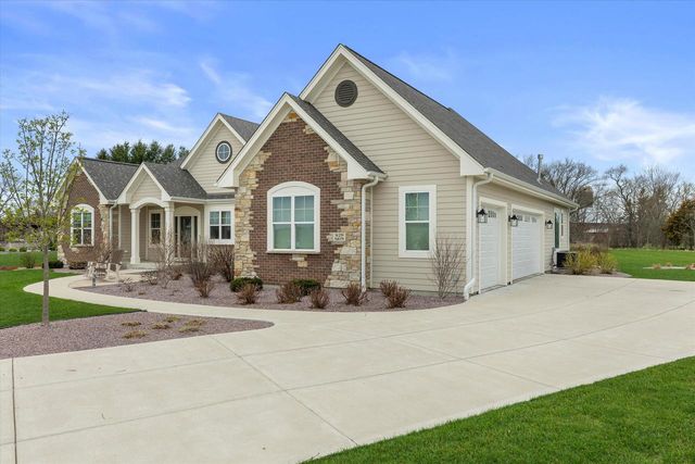 W279N8379 Hunter COURT, Hartland, WI 53029