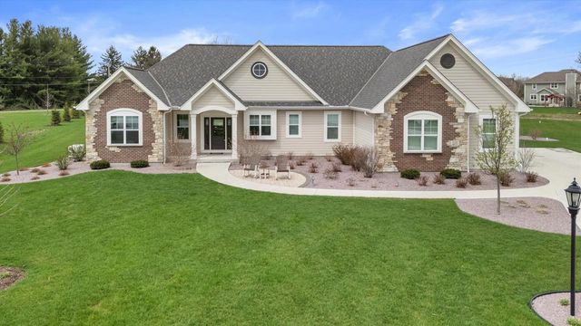 W279N8379 Hunter COURT, Hartland, WI 53029