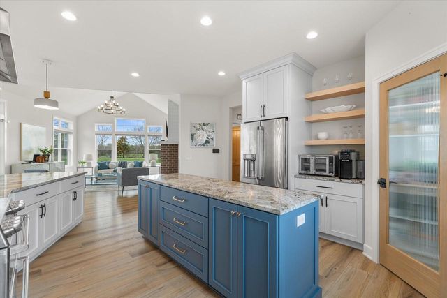 W279N8379 Hunter COURT, Hartland, WI 53029
