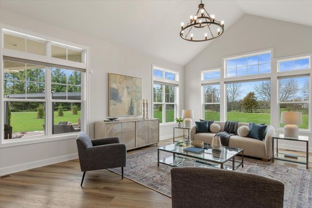W279N8379 Hunter COURT, Hartland, WI 53029