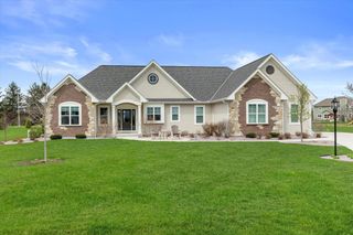 W279N8379 Hunter COURT, Hartland, WI 53029