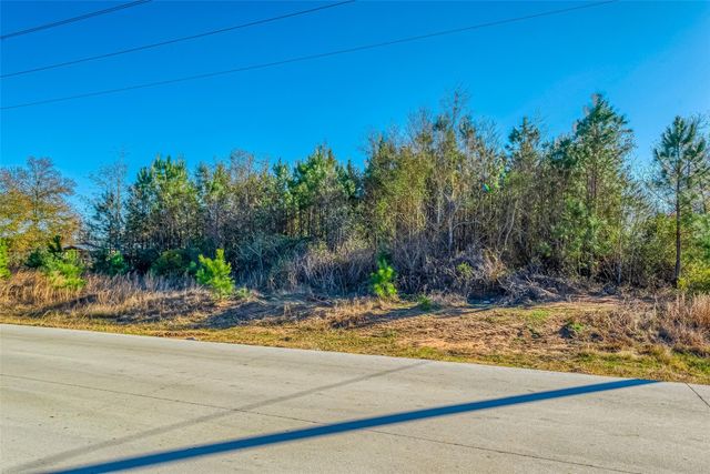 682 County Road 5017, Cleveland, TX 77327