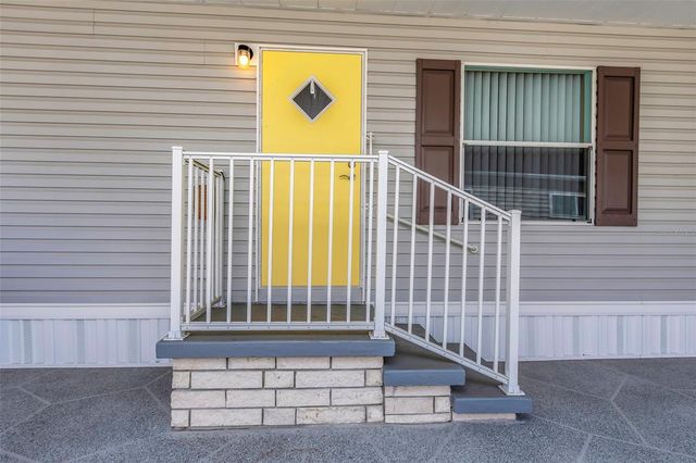 106 THATCH PALM STREET W, Largo, FL 33770