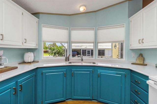 106 THATCH PALM STREET W, Largo, FL 33770