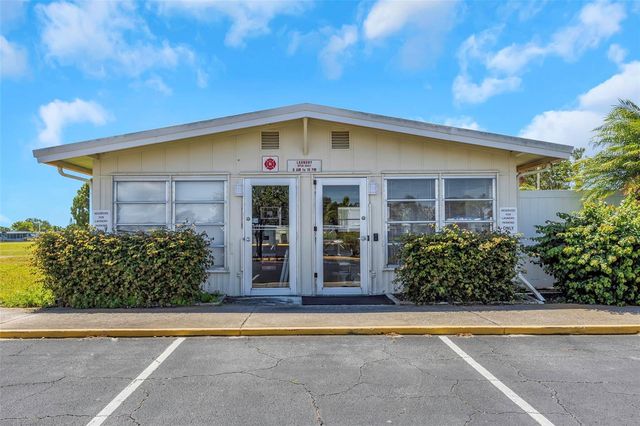 106 THATCH PALM STREET W, Largo, FL 33770