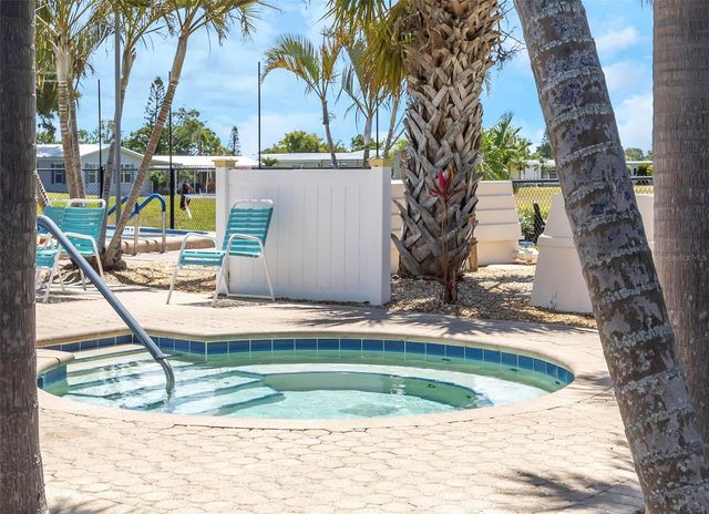 106 THATCH PALM STREET W, Largo, FL 33770