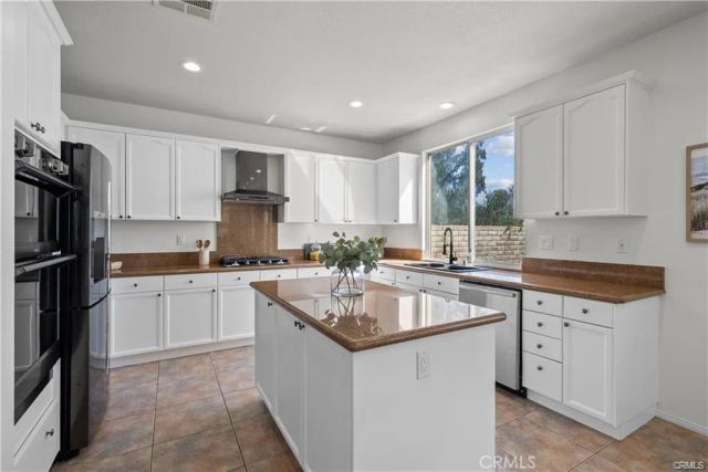 29052 Madrid Place, Castaic, CA 91384
