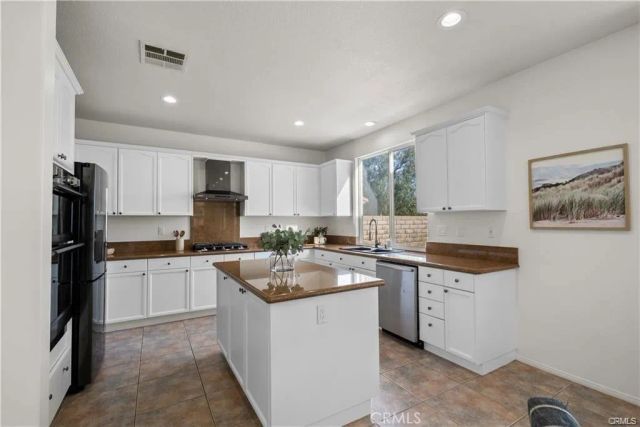 29052 Madrid Place, Castaic, CA 91384