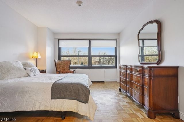 2 Claridge Dr 1FW, Verona Twp., NJ 07044