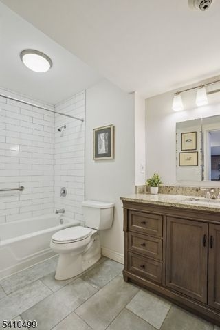 2 Claridge Dr 1FW, Verona Twp., NJ 07044