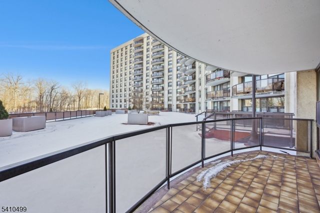 2 Claridge Dr 1FW, Verona Twp., NJ 07044