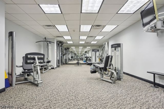 2 Claridge Dr 1FW, Verona Twp., NJ 07044