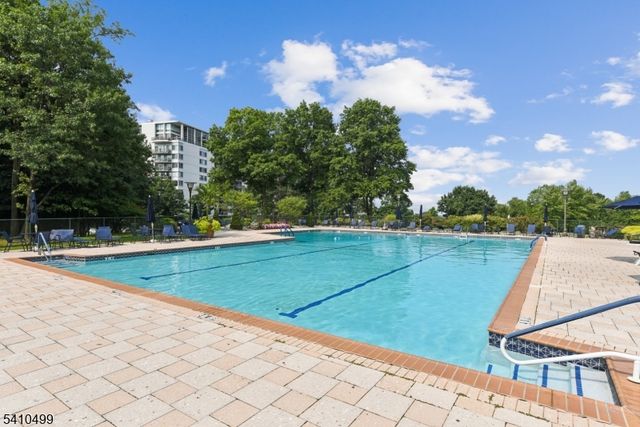 2 Claridge Dr 1FW, Verona Twp., NJ 07044