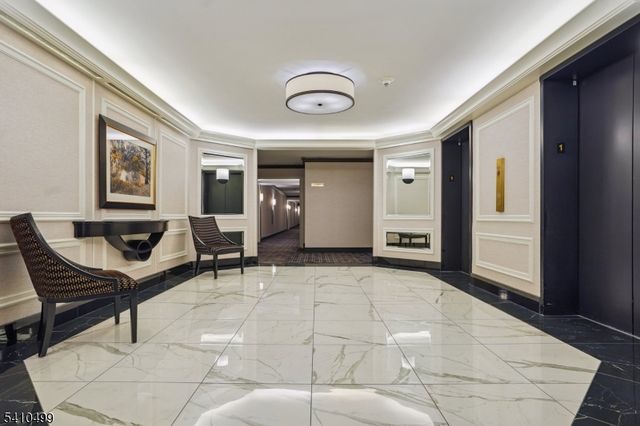 2 Claridge Dr 1FW, Verona Twp., NJ 07044