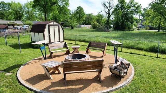 1219 S 5th Street, Rogers, AR 72756