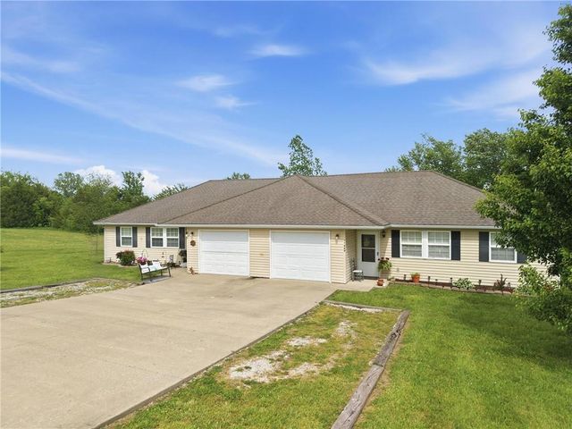 11889 Units 1 & 2 Wood oak Avenue, Richmond, MO 64085