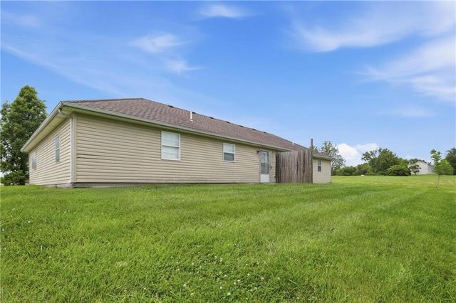 11889 Units 1 & 2 Wood oak Avenue, Richmond, MO 64085