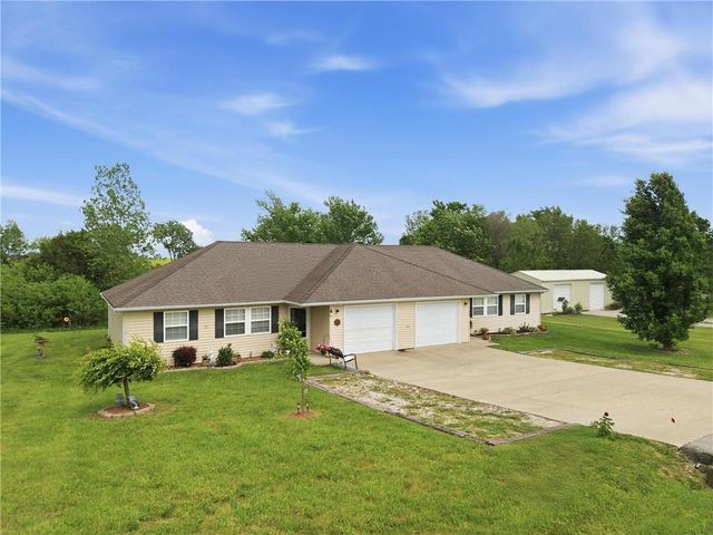 11889 Units 1 & 2 Wood oak Avenue, Richmond, MO 64085