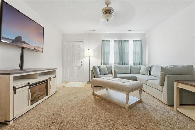 11889 Units 1 & 2 Wood oak Avenue, Richmond, MO 64085