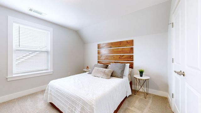 1736 Woodland Pointe Dr, Nashville, TN 37214