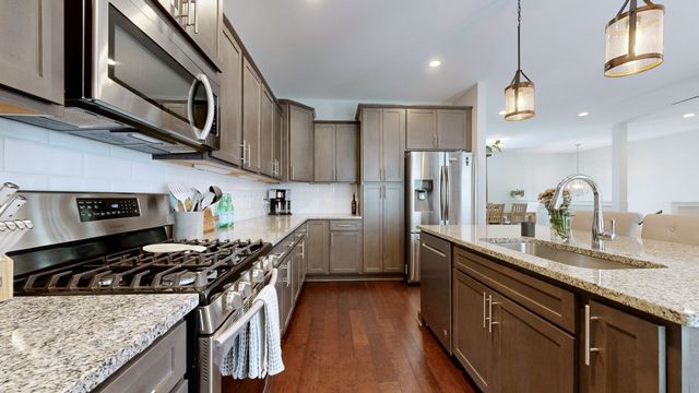 1736 Woodland Pointe Dr, Nashville, TN 37214