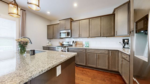 1736 Woodland Pointe Dr, Nashville, TN 37214
