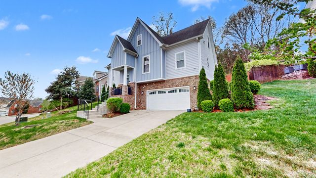 1736 Woodland Pointe Dr, Nashville, TN 37214