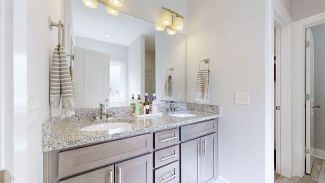 1736 Woodland Pointe Dr, Nashville, TN 37214