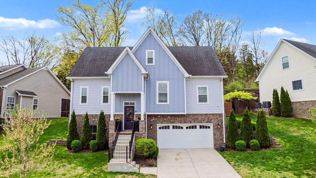 1736 Woodland Pointe Dr, Nashville, TN 37214