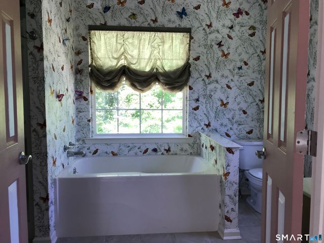 25 Meg Way, Windsor Locks, CT 06096