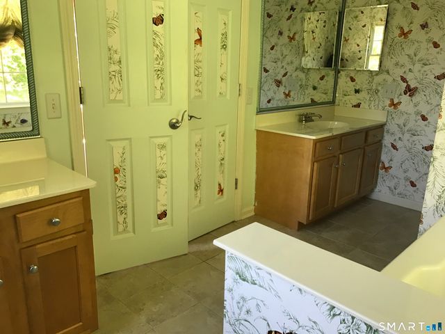 25 Meg Way, Windsor Locks, CT 06096