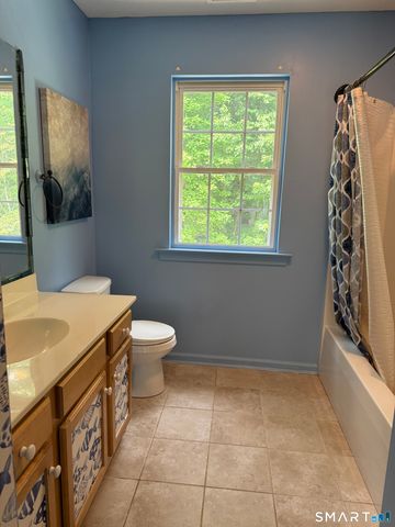 25 Meg Way, Windsor Locks, CT 06096