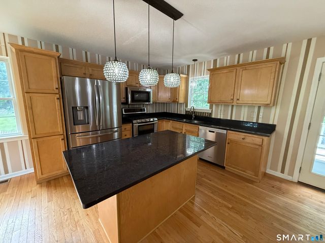 25 Meg Way, Windsor Locks, CT 06096