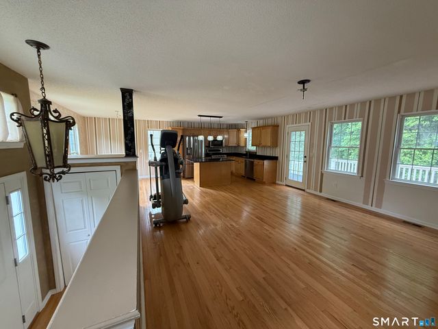 25 Meg Way, Windsor Locks, CT 06096