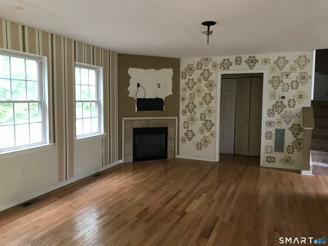 25 Meg Way, Windsor Locks, CT 06096
