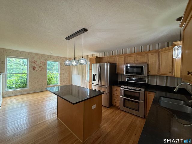 25 Meg Way, Windsor Locks, CT 06096