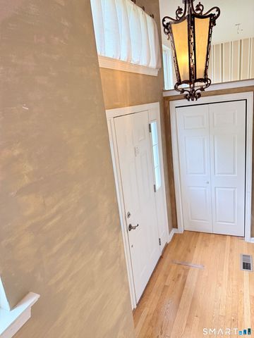 25 Meg Way, Windsor Locks, CT 06096
