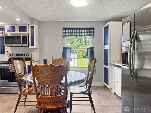 4049 Walnut Grove Circle, Urbana, OH 43078