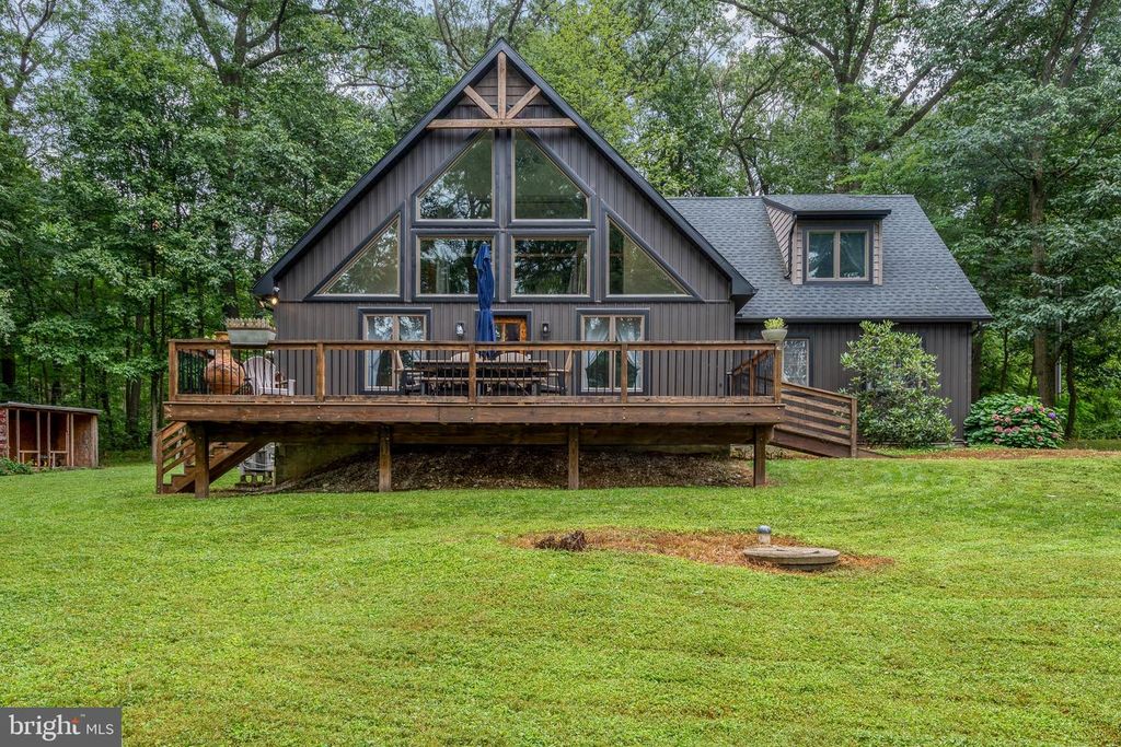 9353 CAMP RD, Red Lion, PA 17356