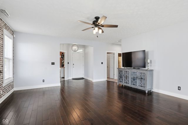 1295 Old Heritage Place, Greenwood, IN 46143