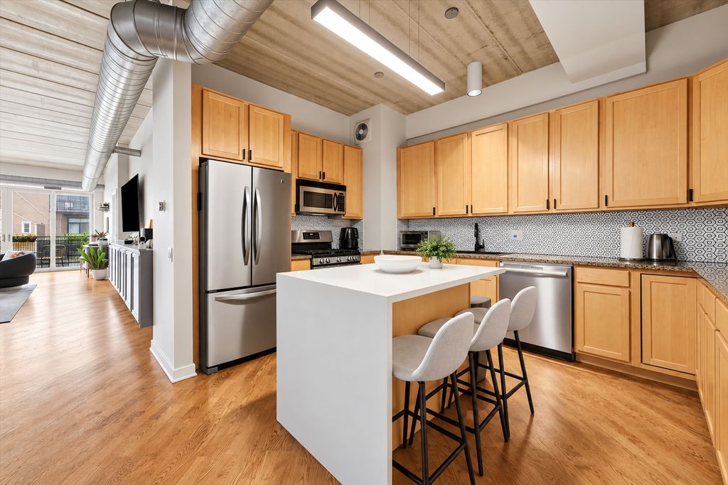 3260 N Clark Street 304, Chicago, IL 60657 — photo 2