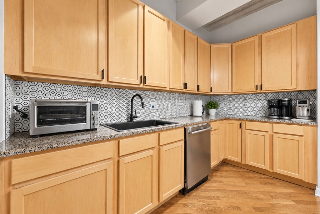 3260 N Clark Street 304, Chicago, IL 60657 — photo 5