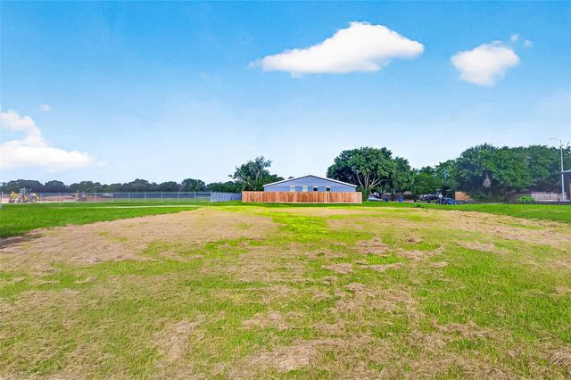 44 Heritage Drive, Brookshire, TX 77423