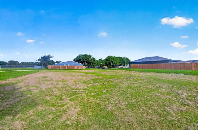 44 Heritage Drive, Brookshire, TX 77423