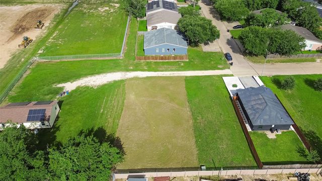 44 Heritage Drive, Brookshire, TX 77423