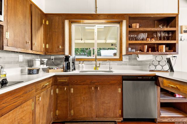 951 Hill Top, Canyon Lake, TX 78133