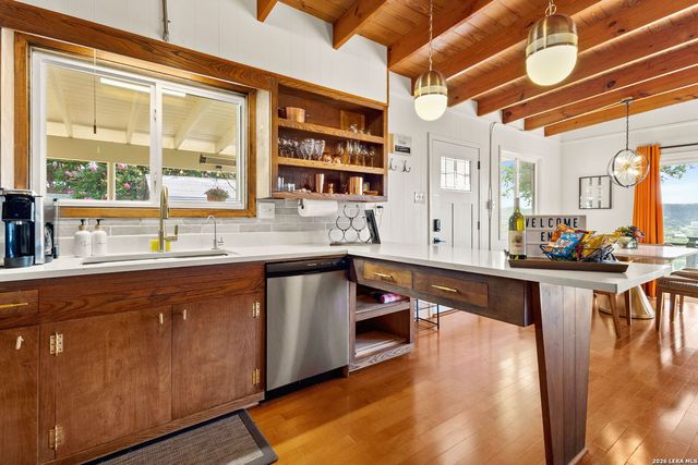 951 Hill Top, Canyon Lake, TX 78133