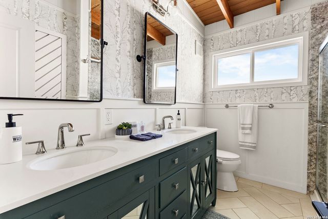 951 Hill Top, Canyon Lake, TX 78133