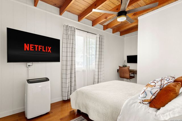 951 Hill Top, Canyon Lake, TX 78133